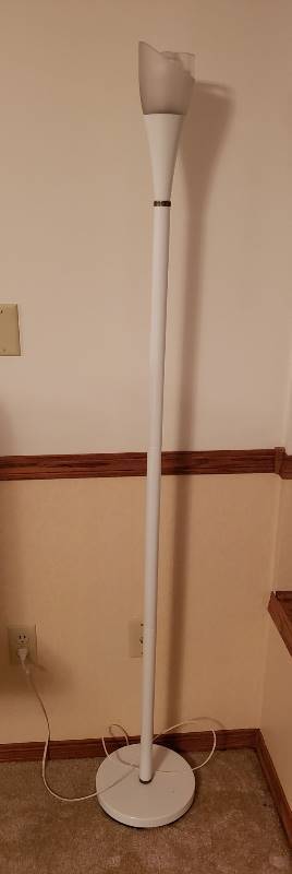 lot 3214 image: White Metal Torch Floor Lamp - 67  tall - works