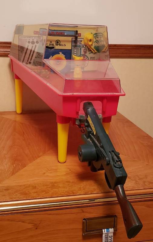 lot 3216 image: Vintage Marx Shooting Gallery - 34  x 16  x 15  - will need 4  D  batteries