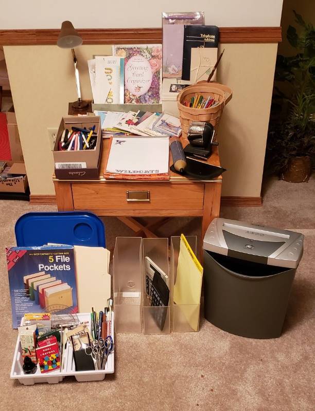 lot 3218 image: Lot of Office Supplies, Paper Shredder, Lamp, and Greeting Cards - Electric Items Work