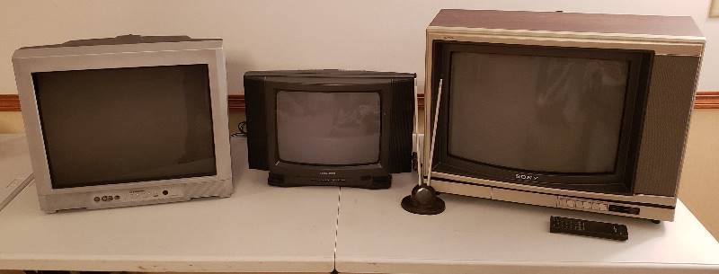 lot 3223 image: Lot of 3 Vintage TVs - All turns on - Sony 19 , Magnavox 13 , and Emerson 19  Flatscreen