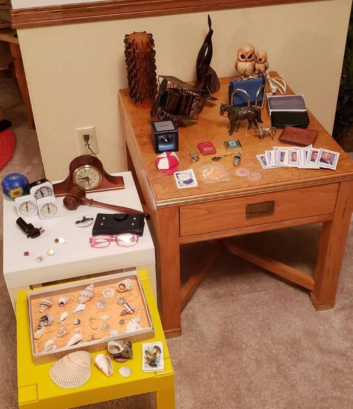 lot 3224 image: Lot of Collectibles - Wallets, Keychains, Clocks, Seashells, Figurines, and Other Fine Small Items - tables not included