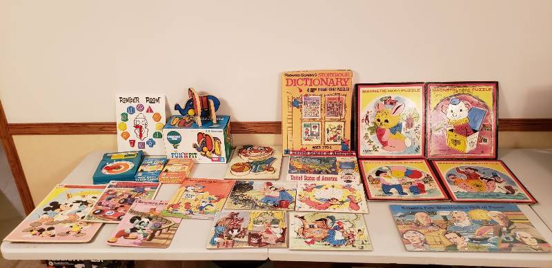 lot 3230 image: Lot of Puzzles and Educational Tools for the Young Mind