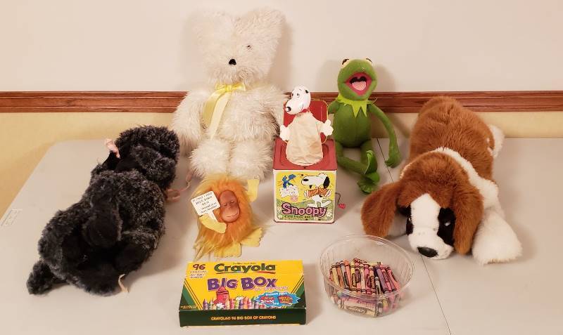 lot 3233 image: Lot of Stuffed Animals , Crayola Crayons, and Vintage Mattel Snoopy Pop up (works)