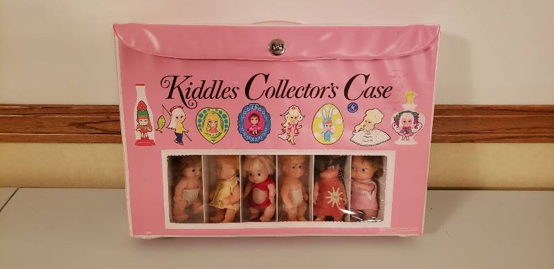 lot 3234 image: Kiddles Collectors Case with 6 Little Dolls by Mattel 1967 Vintage