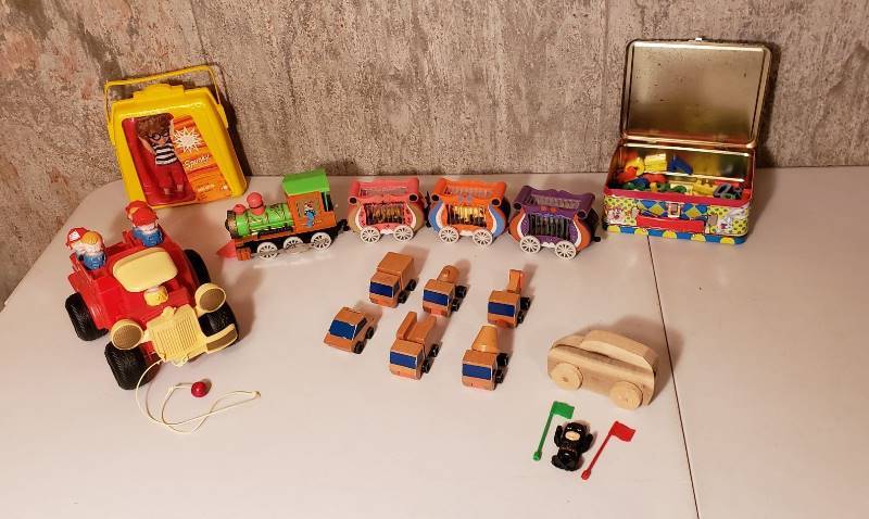 lot 3243 image: Lot of Vintage Toys - Various Items