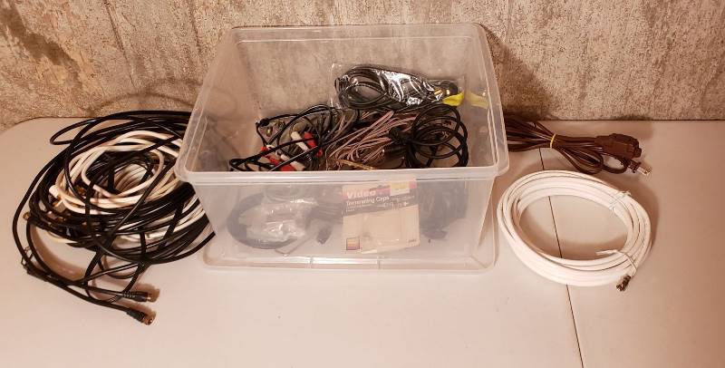 lot 3255 image: Small Tote of Cables - Audio, Video, and Power