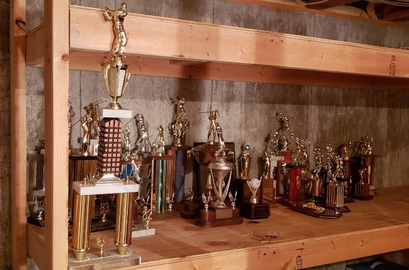 lot 3256 image: Large Lot of Trophies - Golf, Basketball, Baseball, and Bowling