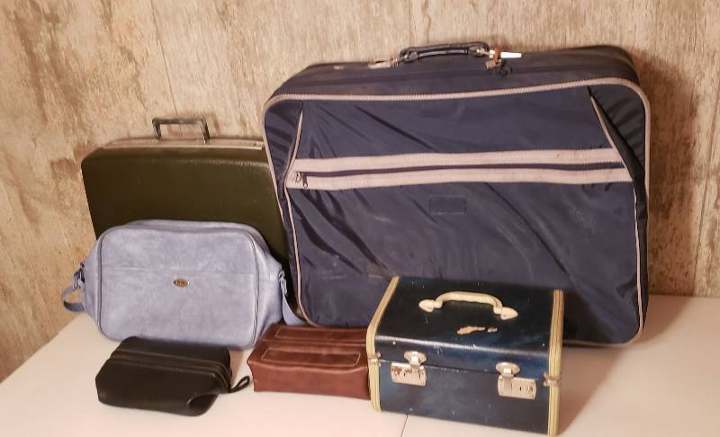 lot 3257 image: Lot of Luggage - Various Styles and Sizes