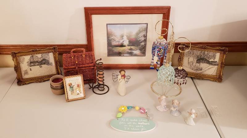 lot 3271 image: Lot of Home Treasures - some new, some old, some handmade
