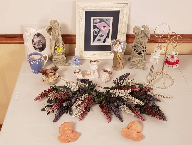 lot 3272 image: Lot of Home Treasures II - Angels and Decor
