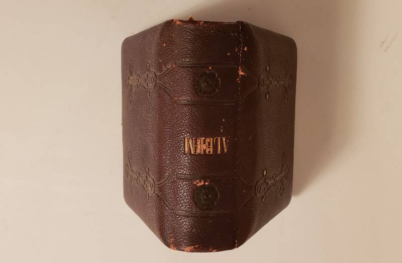 lot 3274 image: Antique Leather Photo Album with Photos (16 Tin Type Photos) - latch missing