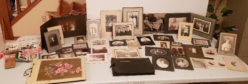 lot 3277 image: Lot of Antique  Vintage Photos and 2 Photo Albums