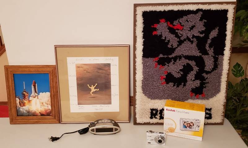lot 3279 image: Lot of Kodak Easy Share Camera, Alarm Clock and 3 Wall Decor