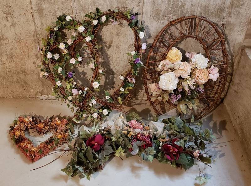lot 3280 image: 4 Floral and Twig Wall Decor