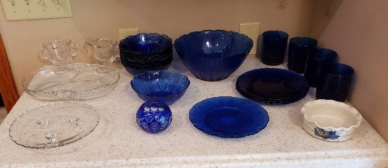lot 3285 image: Lot of Blue Glass  Clear Glass  Ceramic Kitchenware