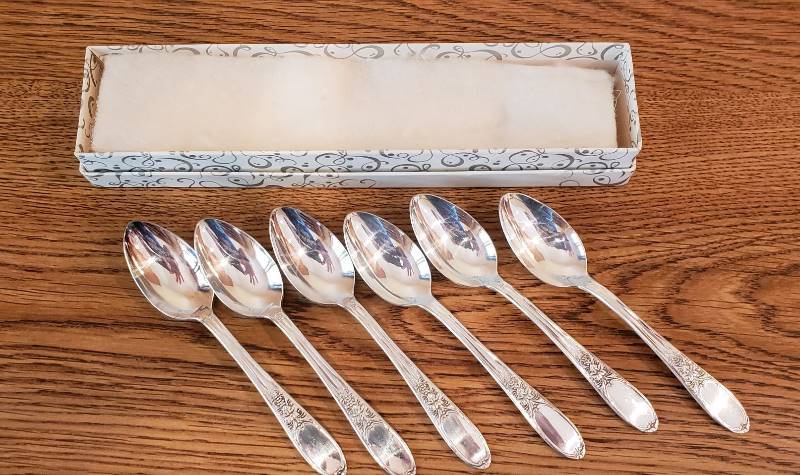 lot 3292 image: Set of 6 Wm. Rogers International Silver Silverplate Demi-Spoons