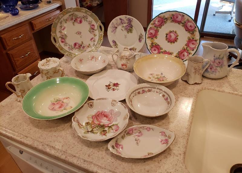 lot 3310 image: Lot of China Plates, Bowls, Pitcher, Creamers, and Sugar Bowls