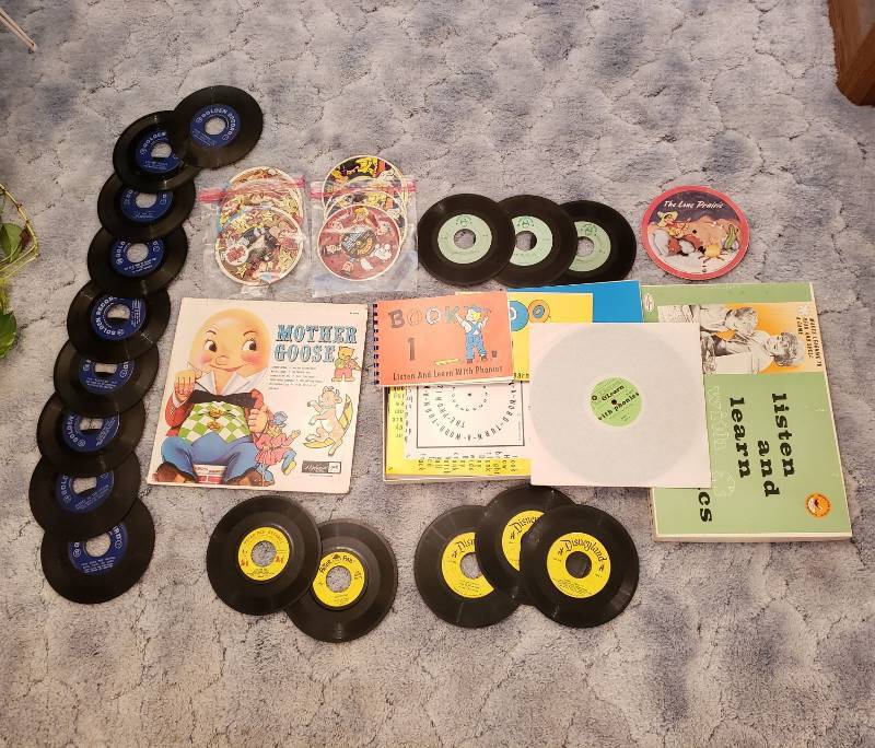 lot 3327 image: Lot of Childrens 45s, Cereal Box Records, Voco and LP Albums