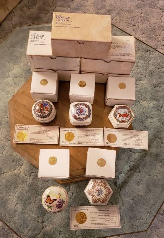 lot 3332 image: Lot of Heritage House Music Boxes - New