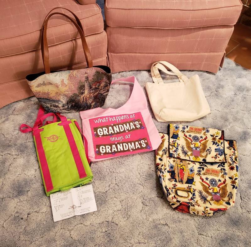 lot 3333 image: Lot of Bags