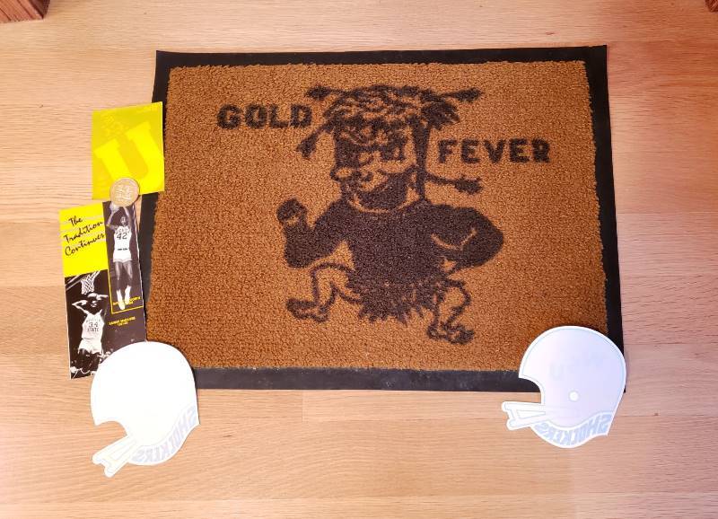 lot 3337 image: Lot Of Vintage WICHITA STATE UNIVERSITY Items - Rug 18  x 23