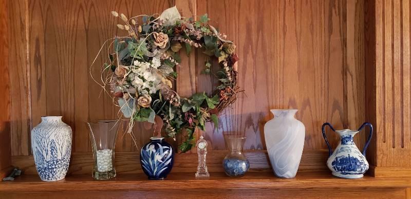 lot 3349 image: Lot of Home Decor on Fireplace Mantle