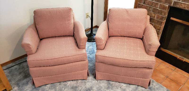 lot 3003 image: Pair of Mauve Pink Highland House Occasional Chairs - 28  x 30  x 32