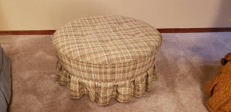 lot 3031 image: Retro 30 Round Ottoman - 14  tall