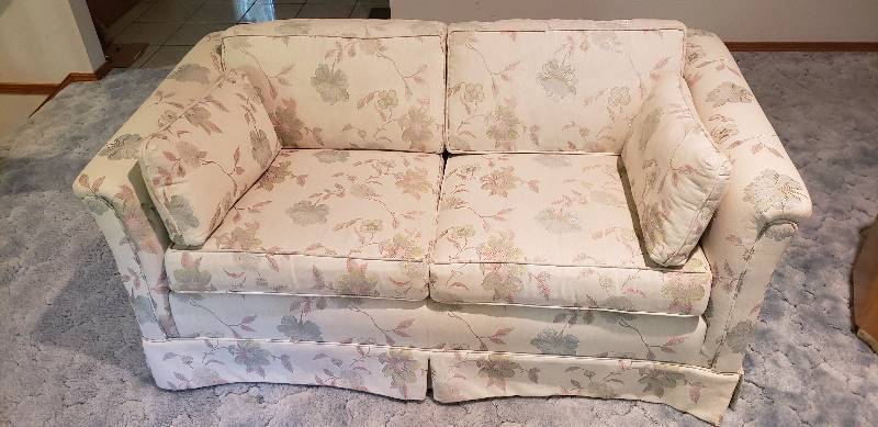 lot 3001 image: Shuford Furniture 2 Cushion Loveseat - 60  x 35  x 25