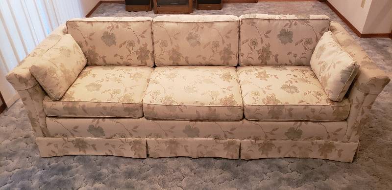 lot 3000 image: Shuford Furniture 3 Cushion Couch - 85  x 35  x 25