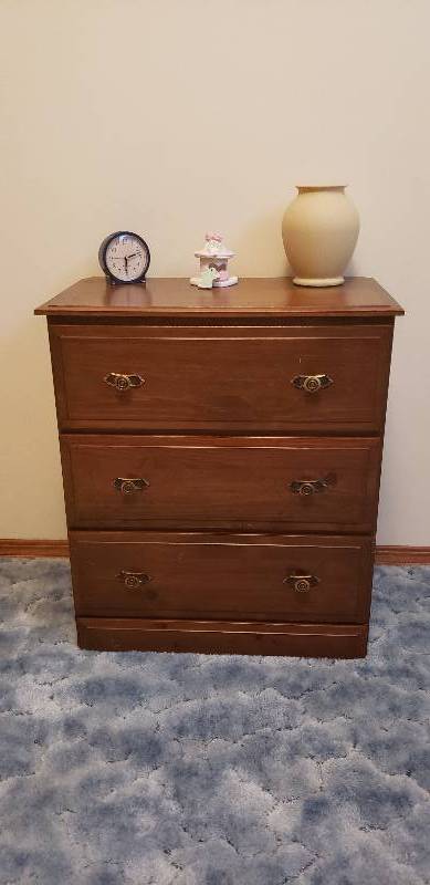 lot 3009 image: Wood 3 Drawer Chest - 25  x 14  x 28  - contents not included