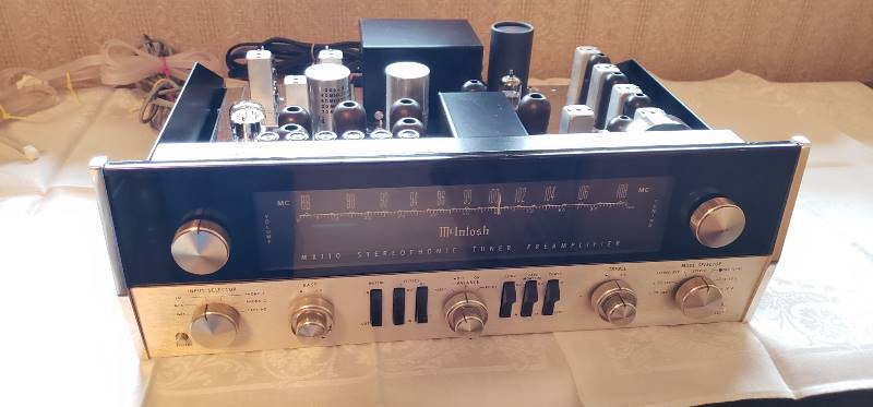 lot 2200 image: Vintage McIntosh MX110 Stereophonic Tuner Preamplifier with Panloc Mounting Bracket - Works - Cables and Antenna Included