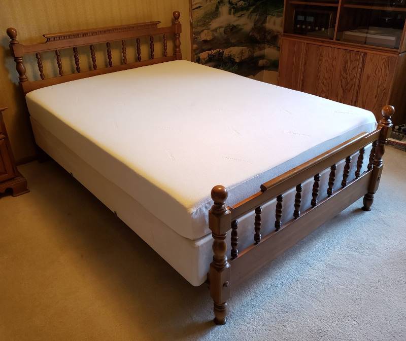 lot 2208 image: Bassett Furniture Queen Bed - Complete (Headboard, Footboard, and Rails) - Mattress and Foundation Not Included