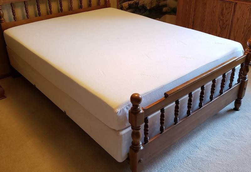 lot 2210 image: Queen Size Tempur-pedic Advantage Mattress and High Profile Foundation - Bedframe Not Included