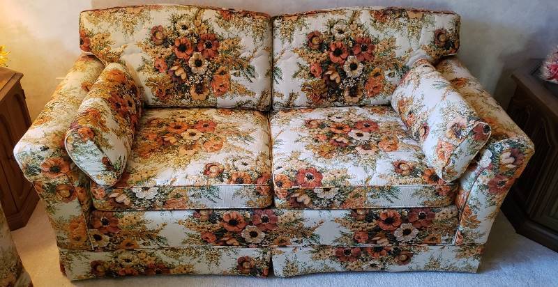 lot 2213 image: Broyhill Fall Floral 2 Cushion Loveseat - 64 in.long - matches Lot #2212