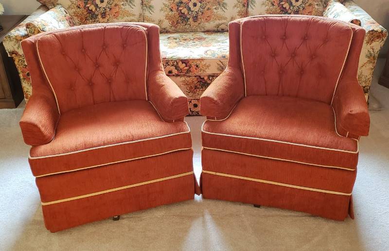 lot 2214 image: Pair of Broyhill Retro Style Swivel Rockers - Burnt Orange Color with Cream Piping