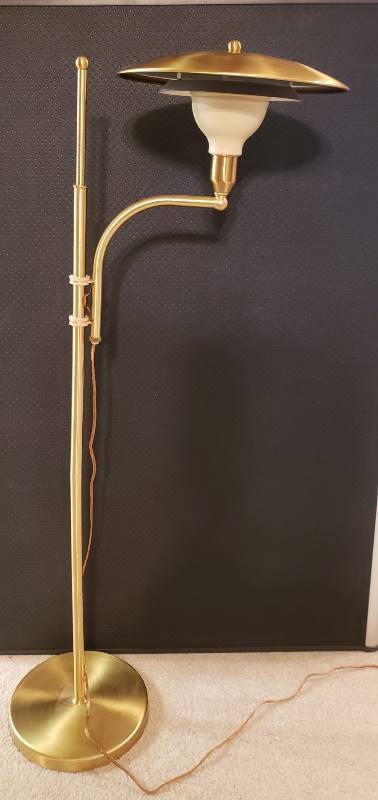 lot 2224 image: Adjustable Brass Floor Lamp- 50 in. tall in tallest position - works