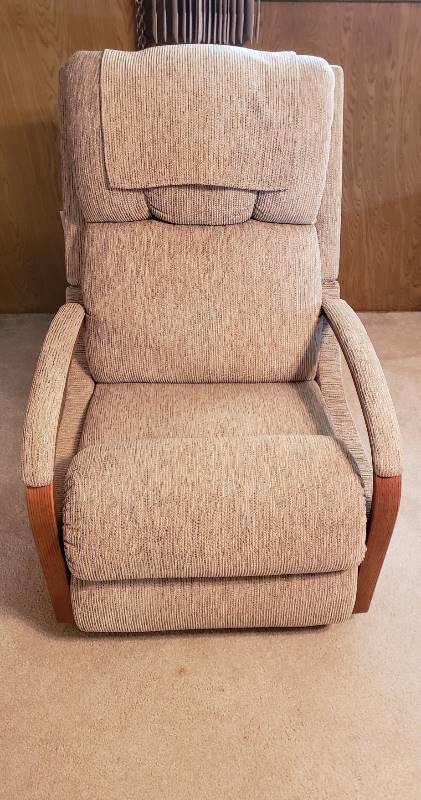 lot 2227 image: Lazy Boy Tan Woven Rocker Recliner - 30 in. wide