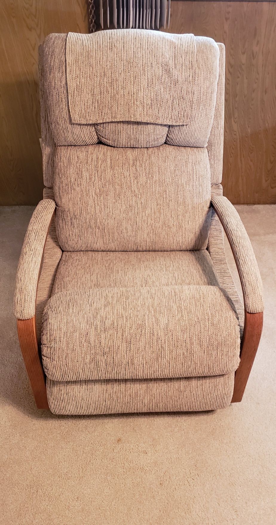 lot 2228 image: Lazy Boy Tan Woven Rocker Recliner - 30 in. wide