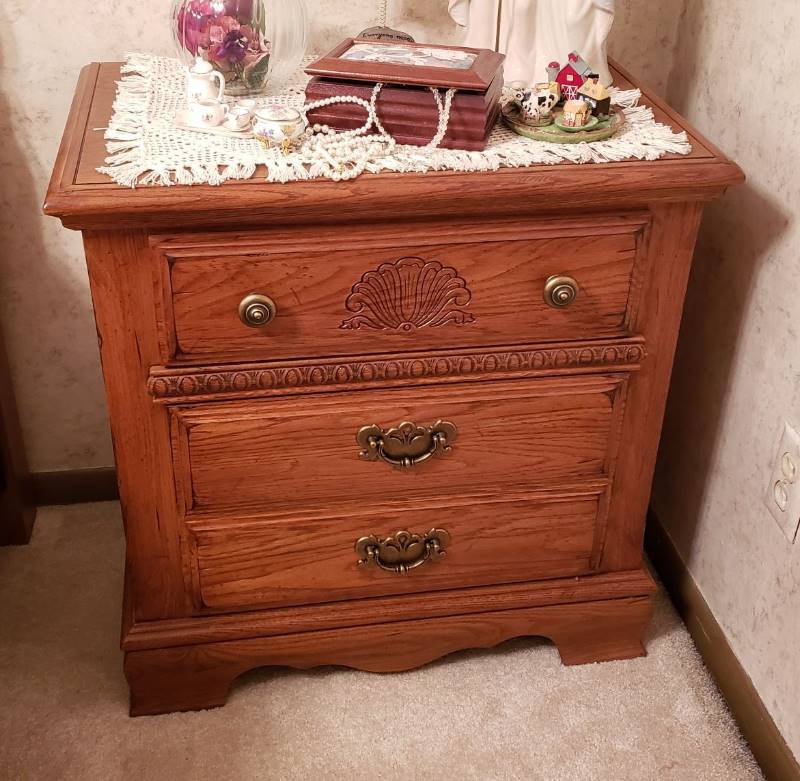 lot 2235 image: Scallop Design 2 Drawer Nightstand - 26 in. x 16 in. x 27 in. - Contents on Top not Included