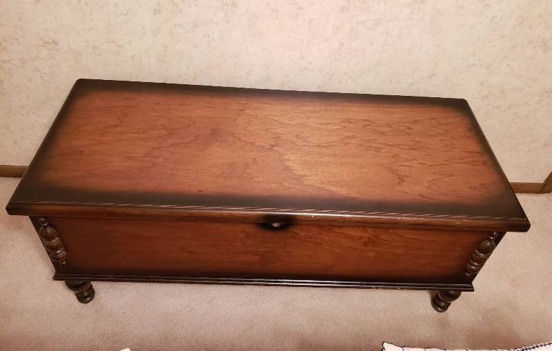 lot 2236 image: Footed Cedar Chest by Cedar Craft Co., Cedar Rapids, IA - 48 in. x 19 in.x 20 in. - key Included