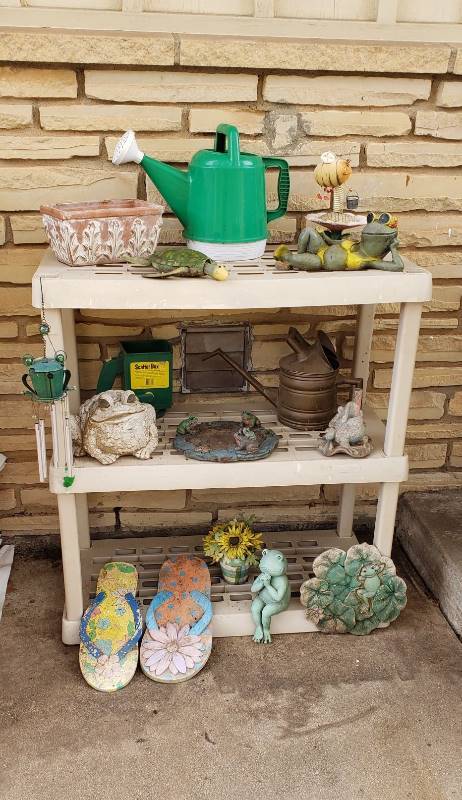 lot 2248 image: Lot of Outdoor Decor - mainly Frogs with others