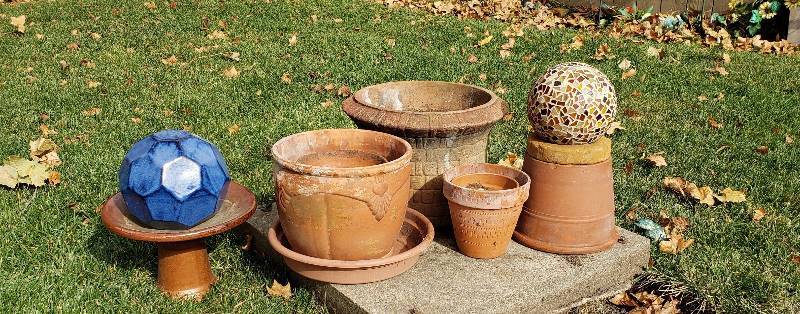 lot 2251 image: Lot of 2 Glazing Balls and Assorted Pots -