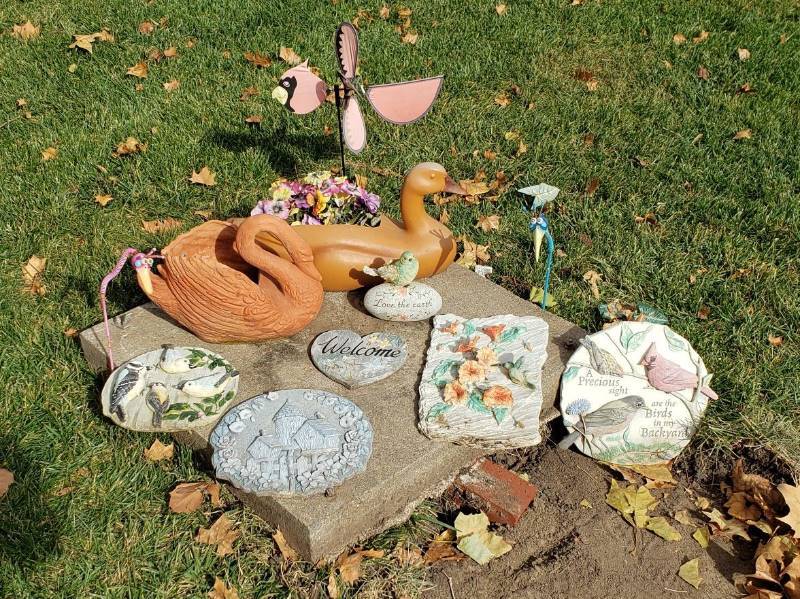 lot 2253 image: Lot of Outdoor Bird Decor - numerous different items