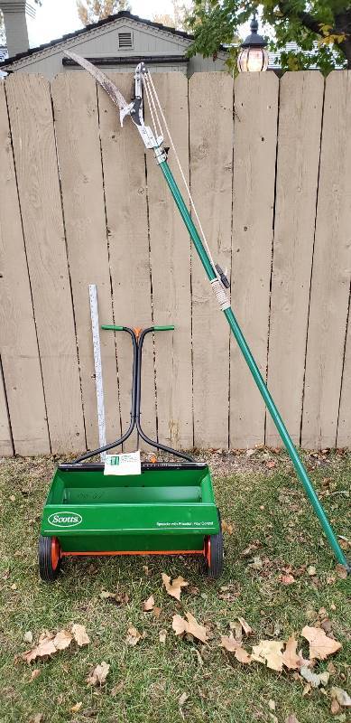 lot 2258 image: Scotts Lawn Spreader and Adjustable Tree Saw