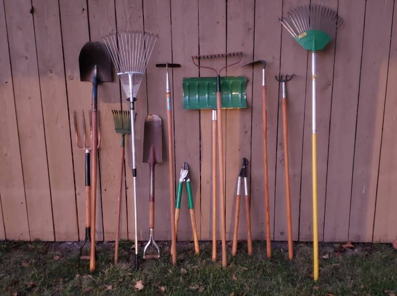 lot 2263 image: Lot of Long Handle Tools