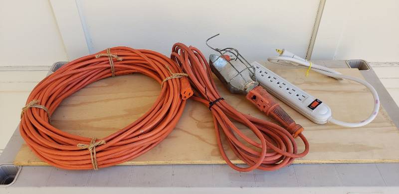 lot 2273 image: Lot of Drop Light (works), Extension Cord, and Power Strip