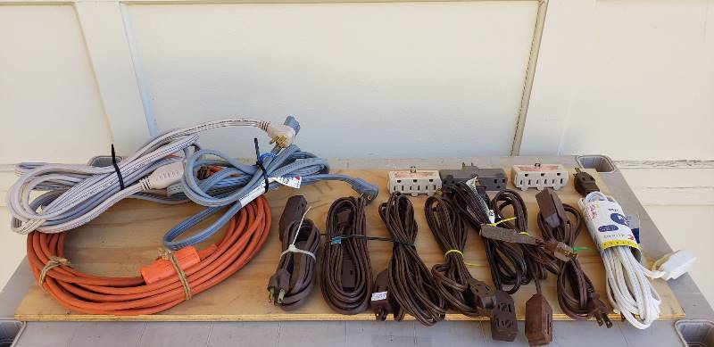 lot 2274 image: Lot of Extension Power Cords and Plugs