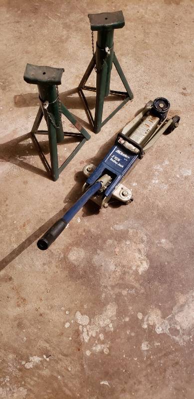 lot 2290 image: AC Delco 2 Ton Trolley Jack (works) and a Pair of Jack Stands