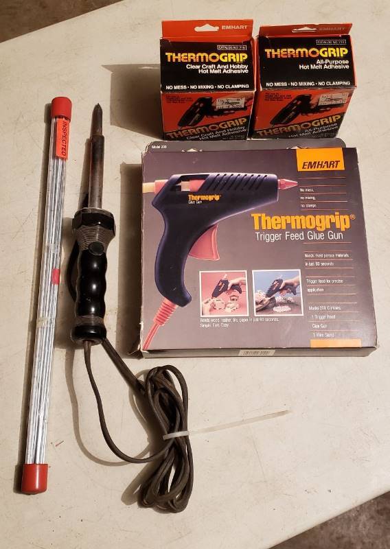 lot 2294 image: RCA Institute Soldering Iron with Rod and Thermogrip glue gun with 2 boxes of glue sticks